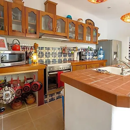 Casa Zarah - Hacienda Family Home - Pool And 2-Block To Beach