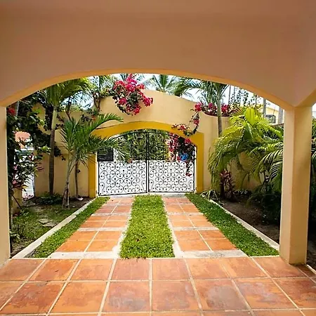 Casa Zarah - Hacienda Family Home - Pool And 2-Block To Beach